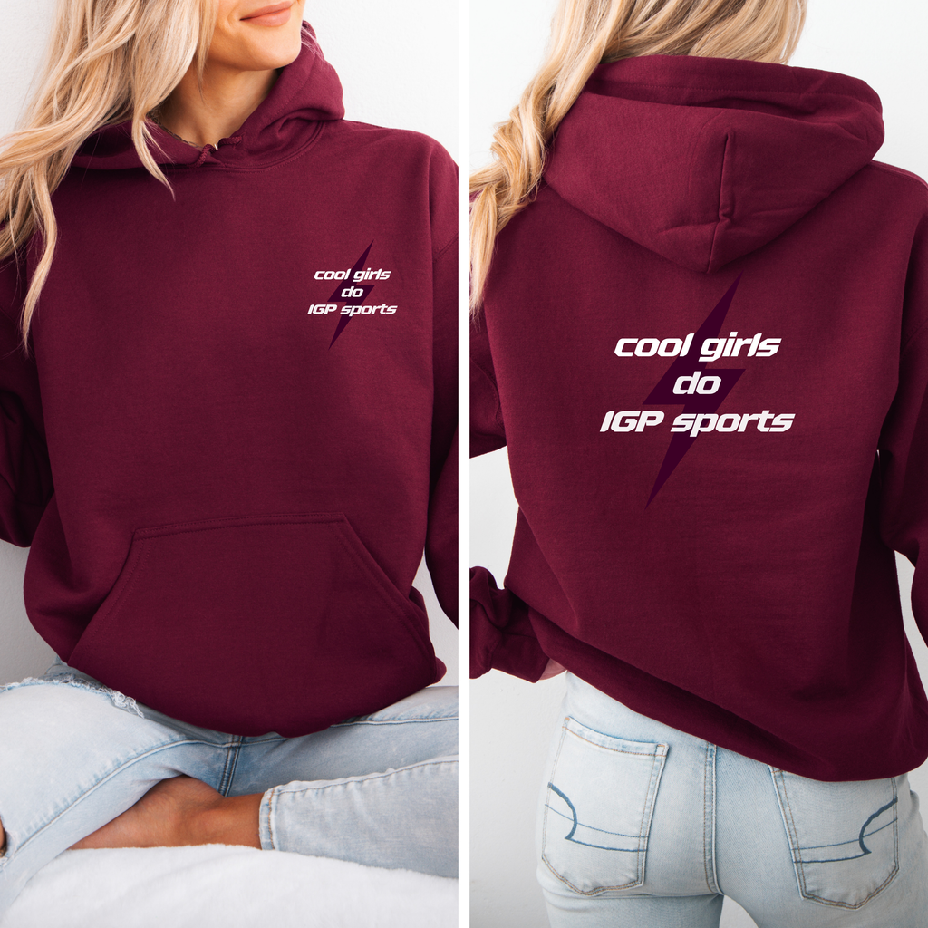Weinroter Hoodie mit Frontprint „cool girls do IGP sports“ und großem Rückenmotiv