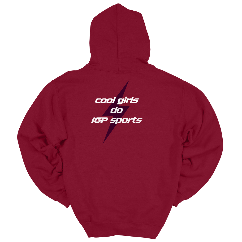 Roter Hoodie mit großem weißen Rückenprint „cool girls do IGP sports“ und violettem Blitzmotiv, vor weißem Hintergrund.