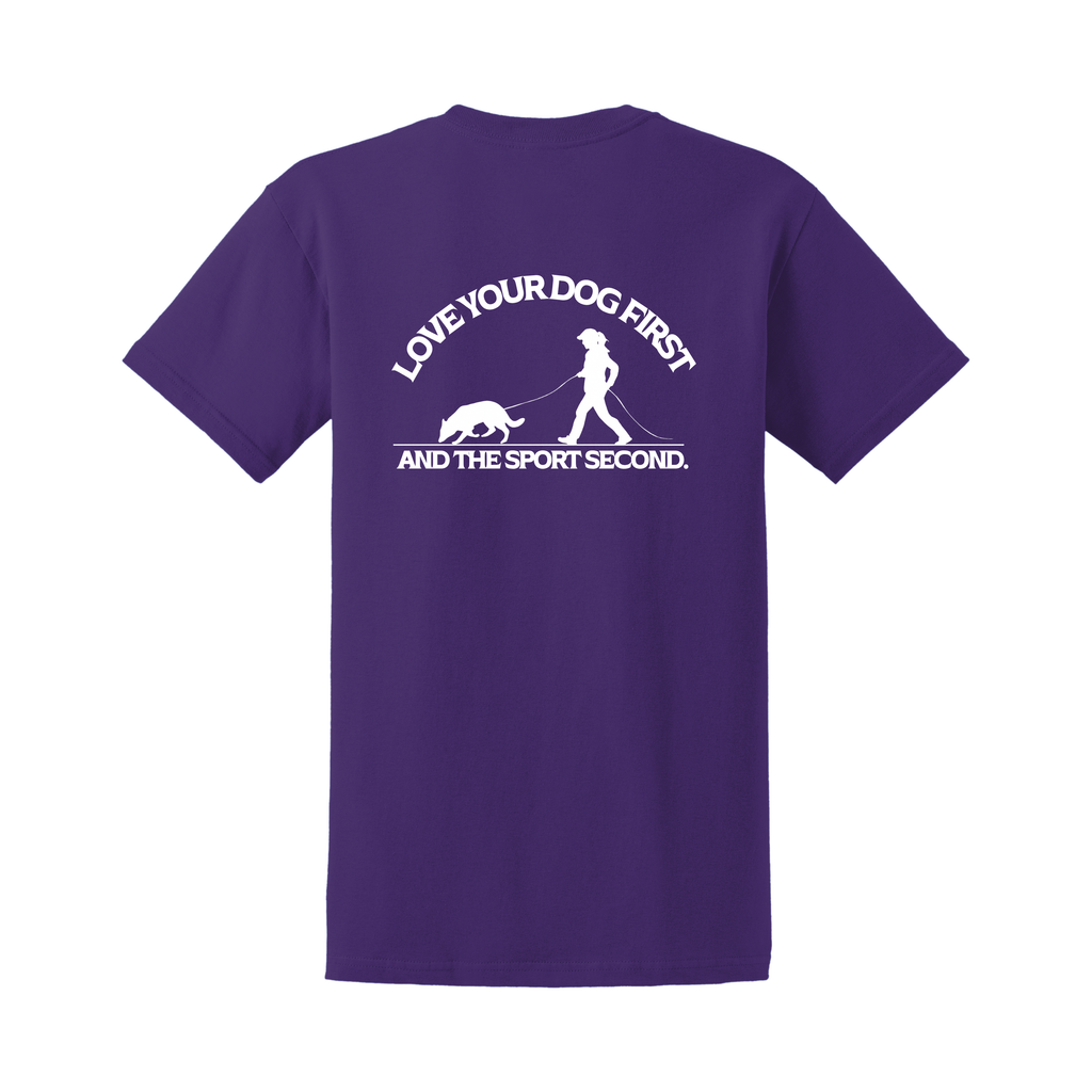 Lila T-Shirt mit großem weißen Rückenprint „Love your dog first and the sport second“