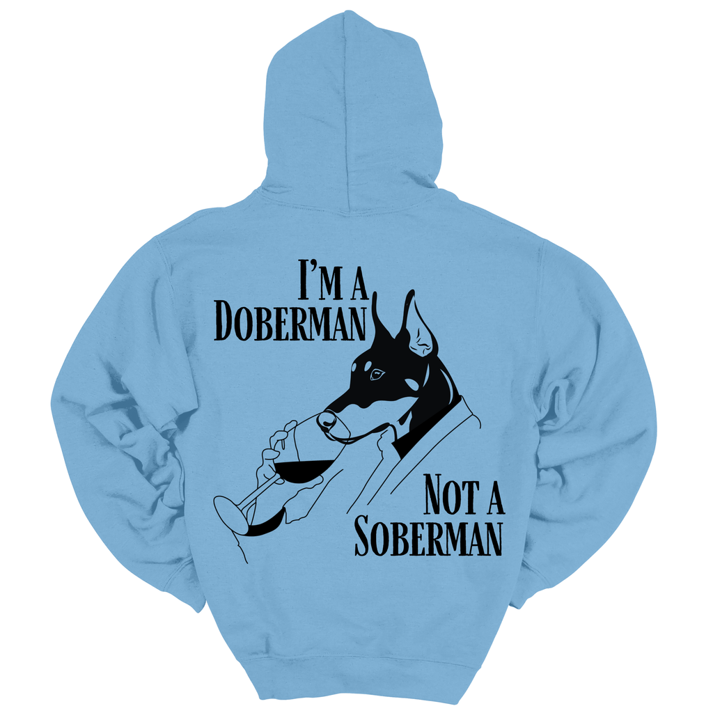 Hellblauer Hoodie mit großem Rückenprint „I’m a Doberman, Not a Soberman“ und Dobermann-Illustration; Produktfoto vor weißem Hintergrund.