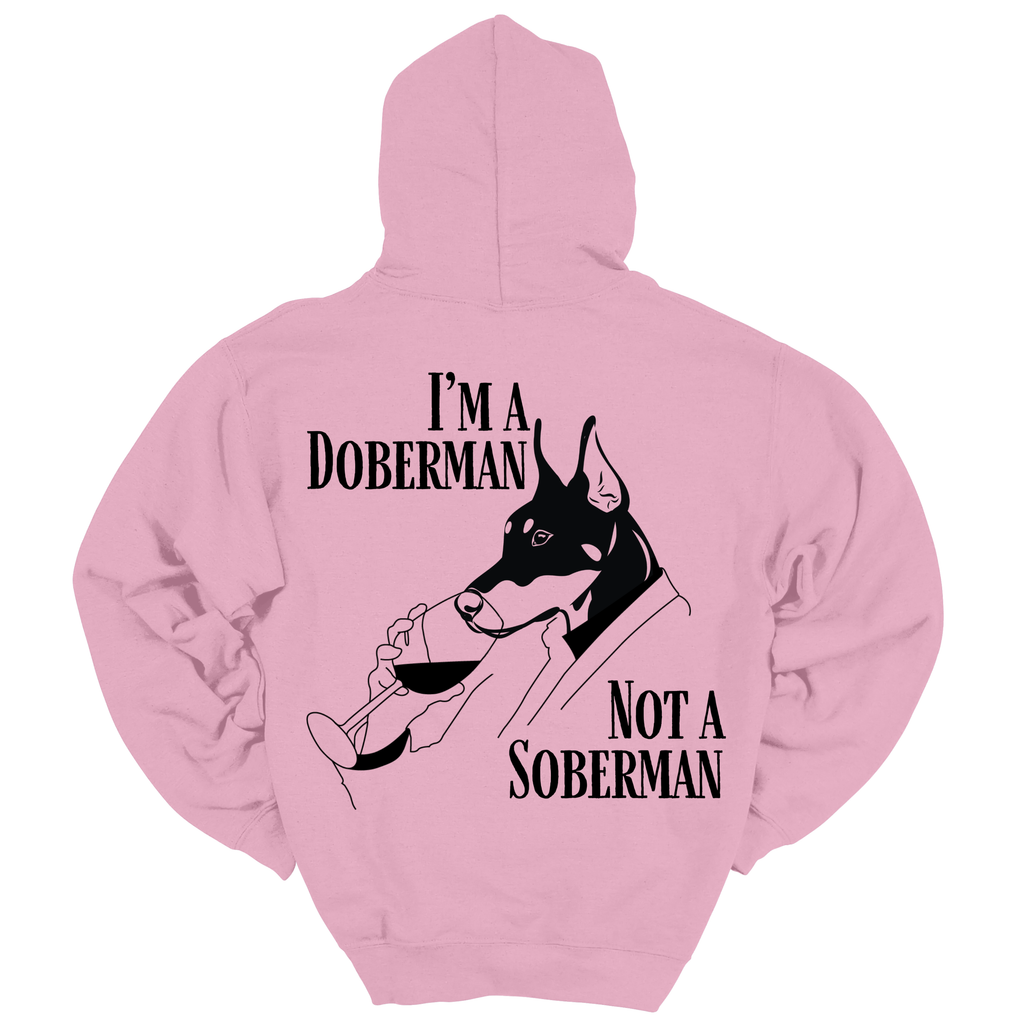 Rosa Hoodie mit großem Rückenprint „I’m a Doberman, Not a Soberman“ und Dobermann-Illustration; Produktfoto vor weißem Hintergrund.
