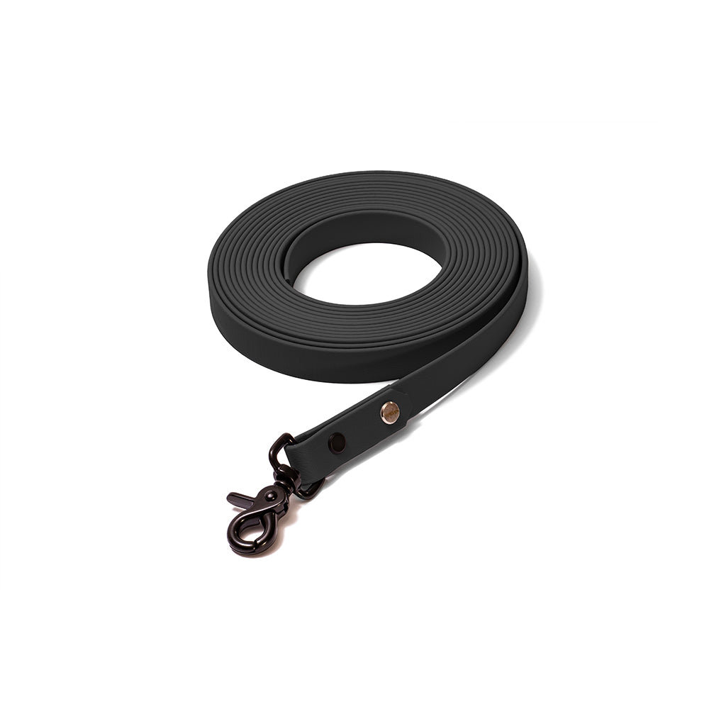 Schleppleine BioThane Nachtschwarz – in Schwarz mit Beschlägen in Schwarz