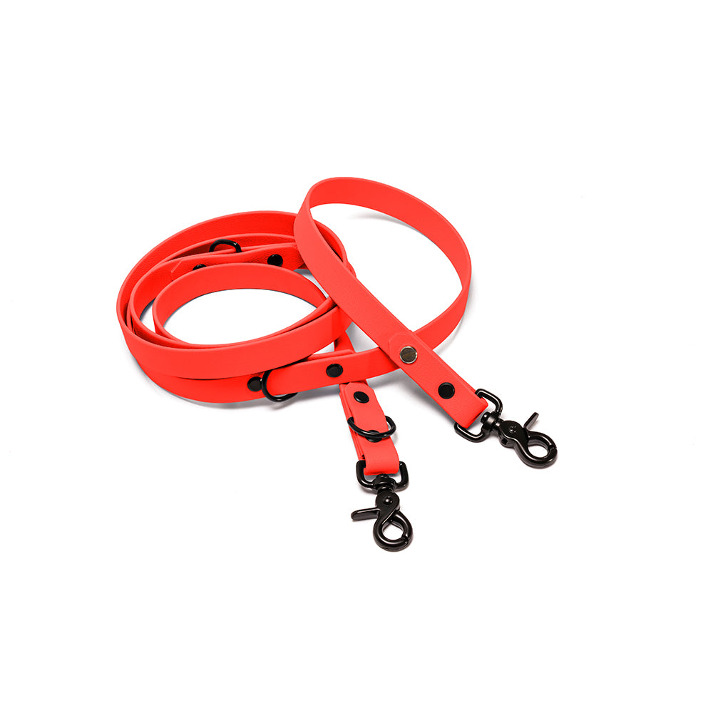 Verstellbare Hundeleine aus BioThane in Orange – Modell Feuerfunke, robust und wasserfest - schwarz